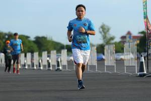 BIB: 120
                            <button type="button" onclick="openModal(5172957)" class="btn btn-primary btn-sm float-right btn-popup" data-toggle="modal" data-target=".modal-high-quality">
                        <i class="fas fa-shopping-cart"></i> Add to Cart
                    </button>
                                            <button type="button" onclick="isThisMe(5172957, true)" class="btn btn-success btn-sm float-right btn-popup btn-isme hidden" data-toggle="tooltip" data-placement="bottom" title="นี่คือรูปของคุณใช่ไหม คลิกที่นี่เพื่อเอาเข้าอัลบั้ม">
                        <i class="fas fa-plus"></i> Add to album
                    </button>
                    <button type="button" onclick="isThisMe(5172957, false)" class="btn btn-warning btn-sm float-right btn-popup btn-isnotme hidden">
                        <i class="fas fa-ban"></i> Remove from album
                    </button>